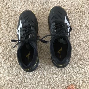 Mizuno volleyball shoes